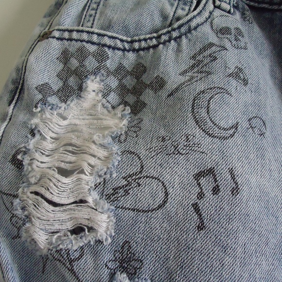 Denim Shorts with a Design - Picture 2 of 4